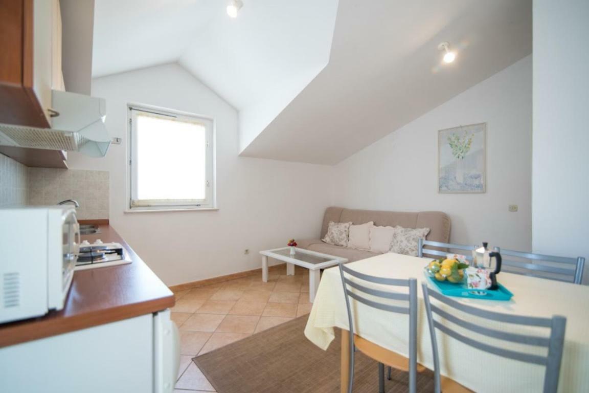 סופטאר Apartments Petranic מראה חיצוני תמונה